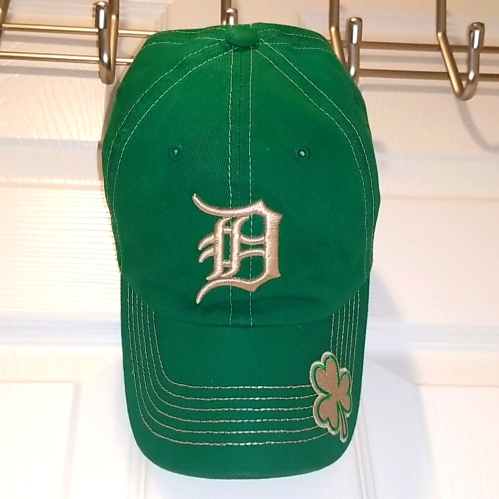 English D Baseball hat vintage green with clover